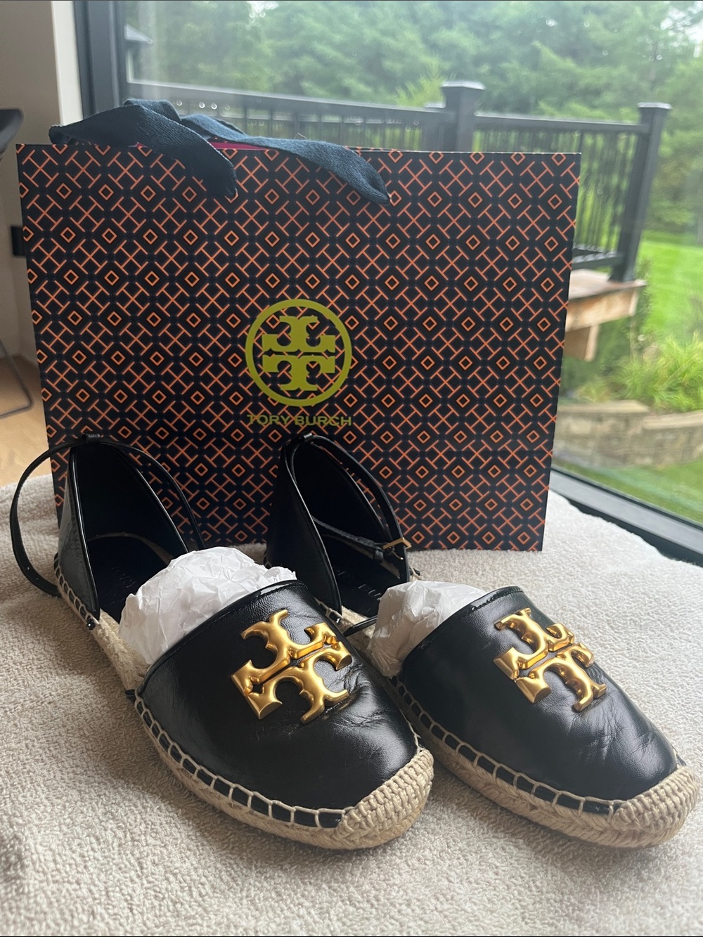 Tory Burch Black Leather Espadrilles with Gold Logo Medallion - Picture 5 of 5